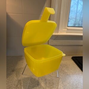Vtg Tupperware “Forget Me Not”  Yellow Hanging Cheese Keeper Container
